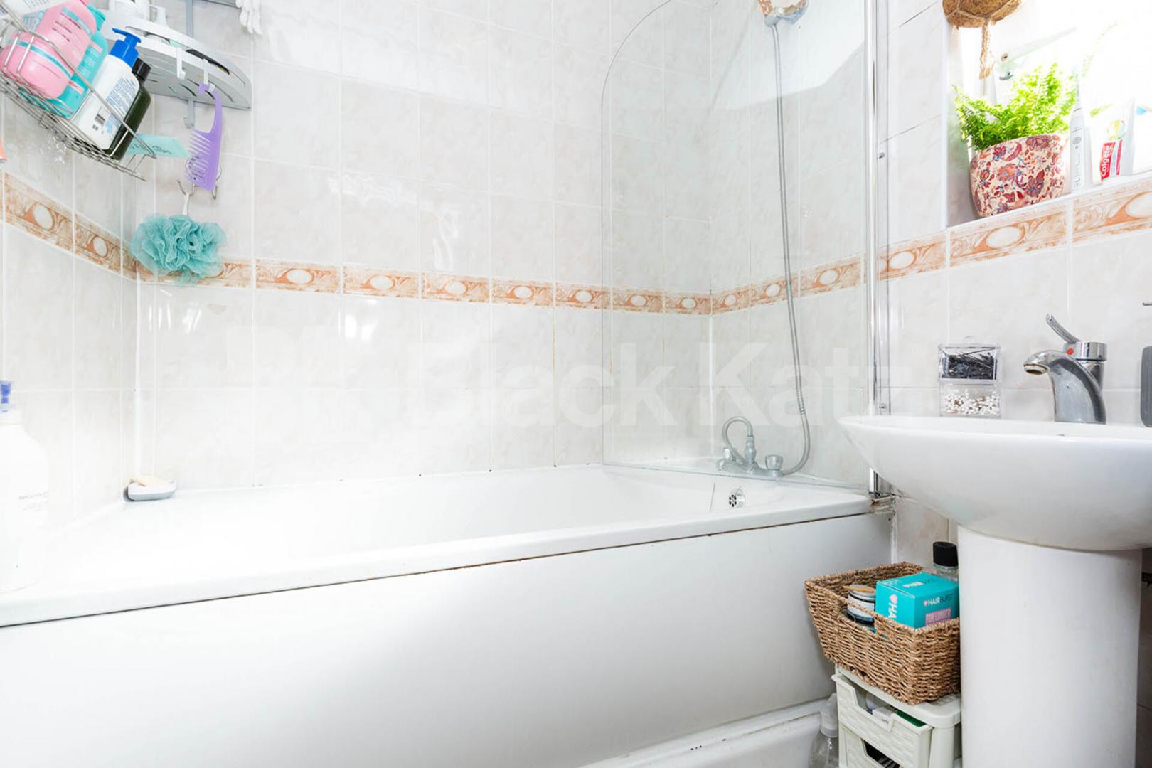 Arranged over two floors and within close proximity to Shoreditch Park Cavendish Street, Shoreditch Park